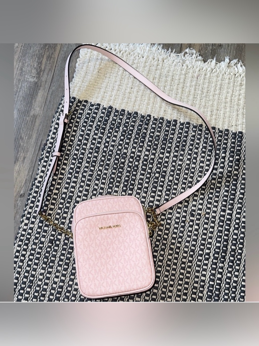 Michael Kors Jet Set Travel Medium logo crossbody bag in pink